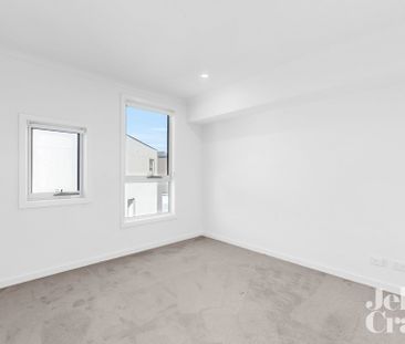 23 Yellowstone Street, South Morang - Photo 6