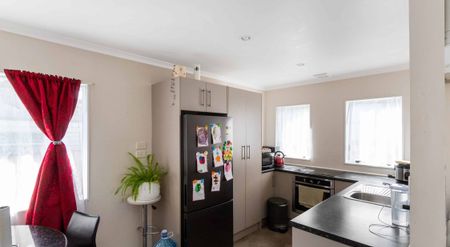 Three-Bedroom Home! - Photo 2