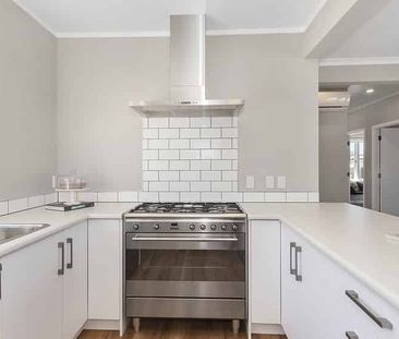 4 Bedrooms Hamilton East - Photo 3