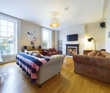 4 bedroom end of terrace house to rent - Photo 1