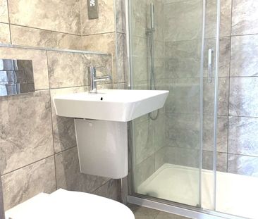 Two bedroom purpose built apartment - Photo 4