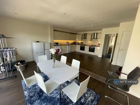1 bedroom in a house share to rent - Photo 1