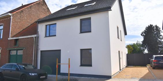 Huis te huur in Sint-Pieters-Leeuw voor € 2.200 met 4 slaapkamers - Photo 3