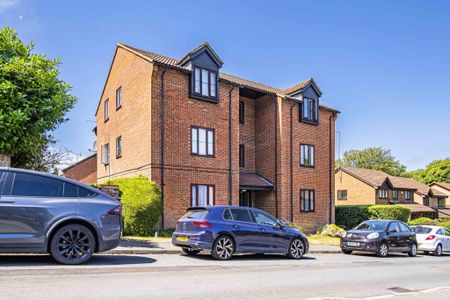 1 bed Ground Floor Flat for rent - Photo 3