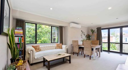 Spacious 4-Bedroom Home in Prime Mount Eden Lo... - Photo 4