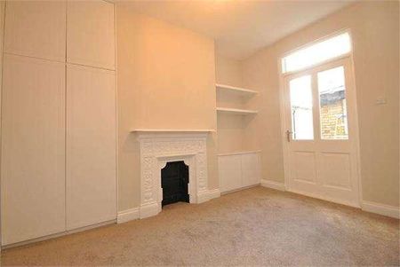 Avenue Road, W3 - Photo 3