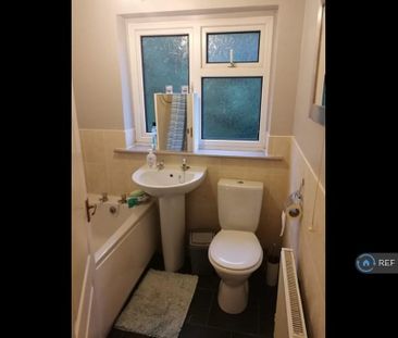 2 bedroom semi-detached house to rent - Photo 2