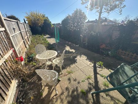 3 bedroom terraced house to rent - Photo 2