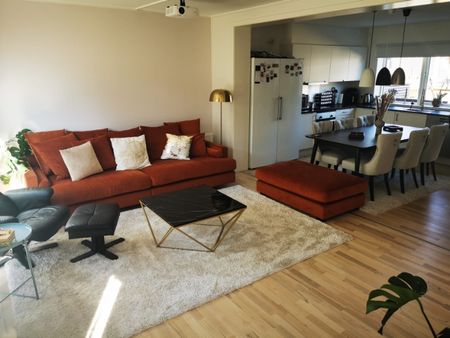 Ljus och välplanerad radhus med 3 sovrum i Margretelund, nära skog och hav! - Photo 3