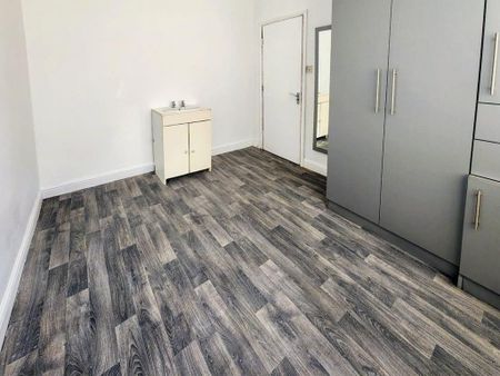 3 bedroom end of terrace house to rent - Photo 5