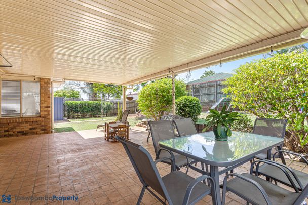 Recently Renovated 3 Bedroom Family Home! - Photo 1