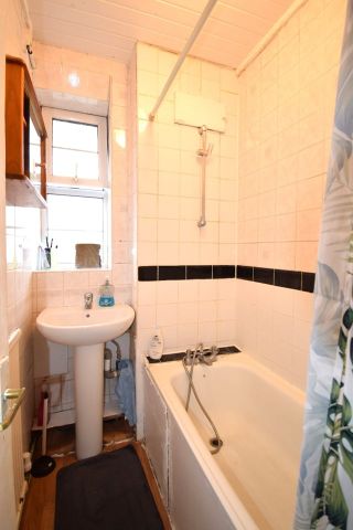 Room in a Shared Flat, Canning House, W12 - Photo 5