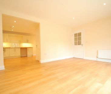 Barn Court, High Wycombe, Buckinghamshire,HP12 - Photo 1