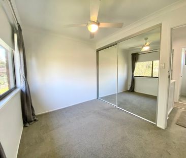 3 Bedroom Townhouse in Great Location! - Photo 3