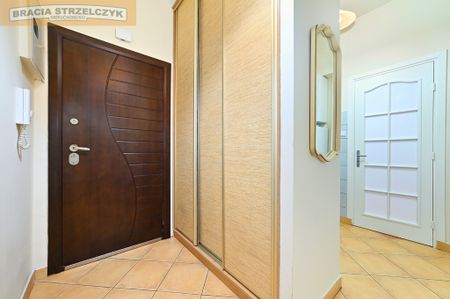 Pokój z aneksem kuchennym w kamienicy po termomodernizacji blisko PKP Włochy - Photo 5