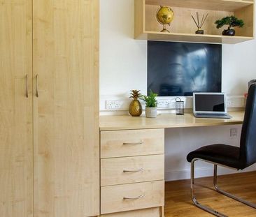 1 bedroom in a flat share to rent - Photo 4