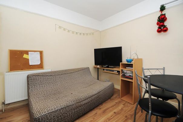 6 bedroom semi-detached house to rent - Photo 1