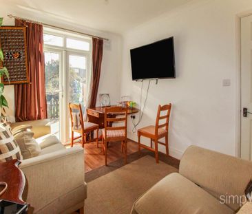2 bedroom maisonette to rent - Photo 4