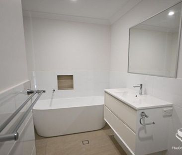 LUXURY 3 BEDROOM TOWNHOUSE - Photo 1