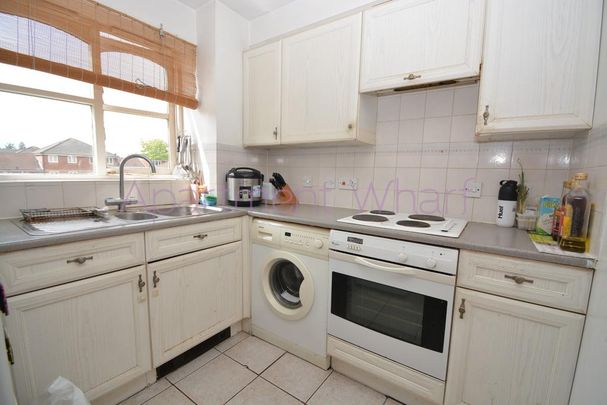 1 bedroom in a flat share to rent - Photo 1