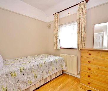 Nursery Road, Knaphill, Woking, Surrey, GU21 - Photo 5