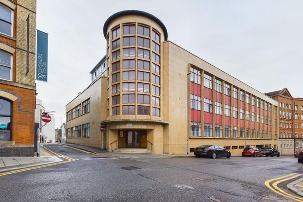 2 bedroom flat to rent - Photo 1