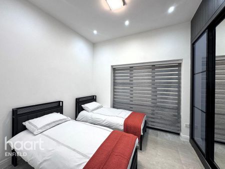 4 bedroom terraced house to rent - Photo 5