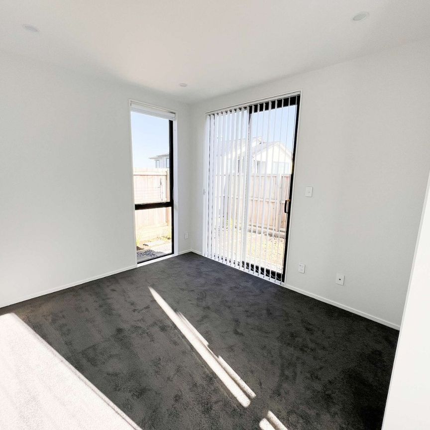 Stylish 4 Bedroom with Study Home in Prime Hillsborough Location - Photo 1