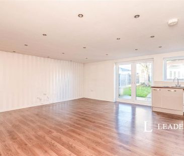 3 bedroom bungalow to rent - Photo 2