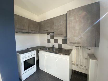APPARTEMENT T2 AVEC TERRASSE ET PARKING - AMIENS SUD - Photo 5