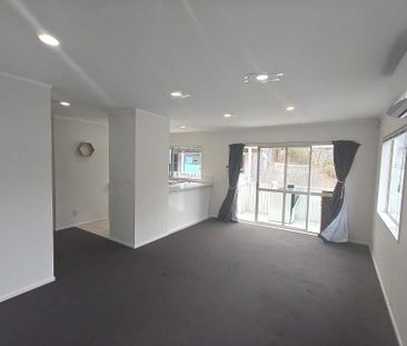 Charming 2BR Pakuranga Retreat! - Photo 1