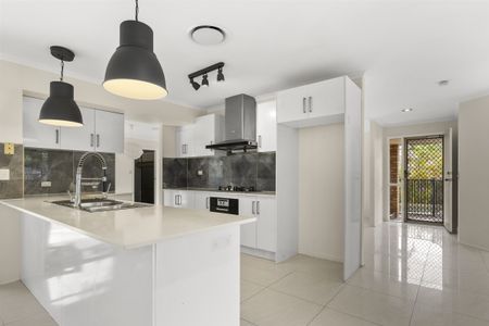 11 Birchley Street, Chapel Hill QLD 4069 - House For Rent - $900 | Domain - Photo 3