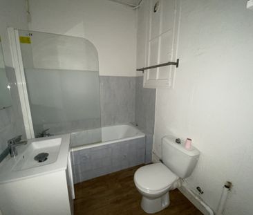 Location Appartement 2 pièces 47m² TOULON 83000 - Photo 4
