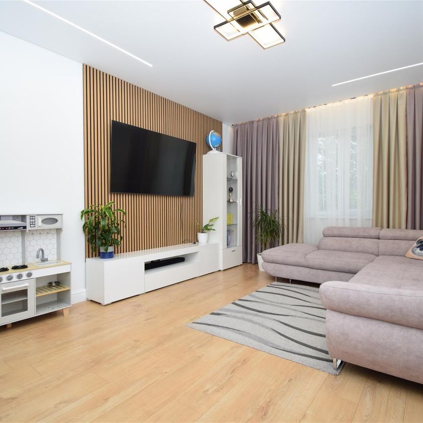 Milton Crescent, Wakefield - Photo 1