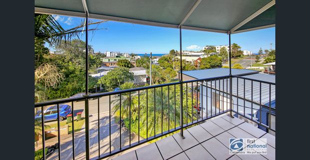 Coastal Apartment with Ocean Views & Air Conditioning – Walk to Kings Beach! - Photo 1