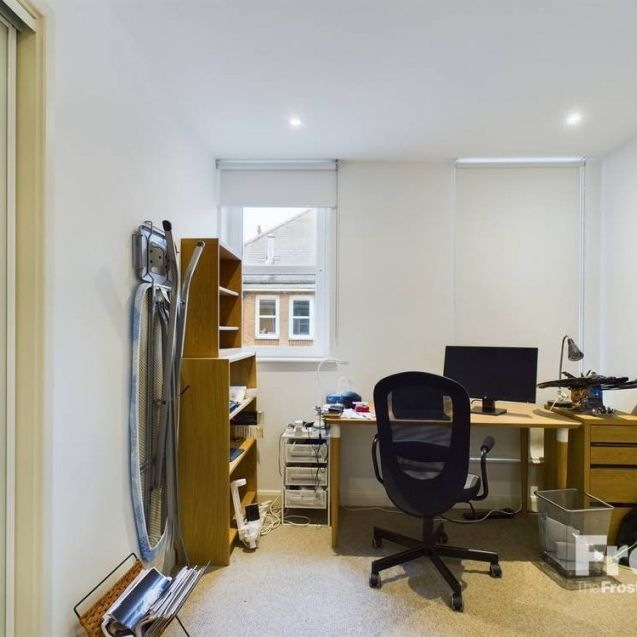 The Courtyard, High Street, Staines-Upon-Thames,TW18 - Photo 1