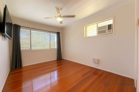 Charming 3-Bedroom Family Home with Rumpus and Study - Ideal Location in Raceview - Photo 4