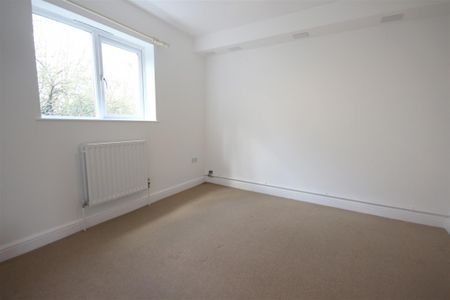 2 Bedroom Flat/Apartment To Let - Photo 4