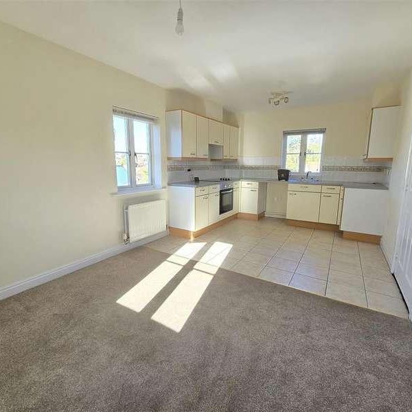 Tff Field Close, Sturminster Newton, DT10 - Photo 1