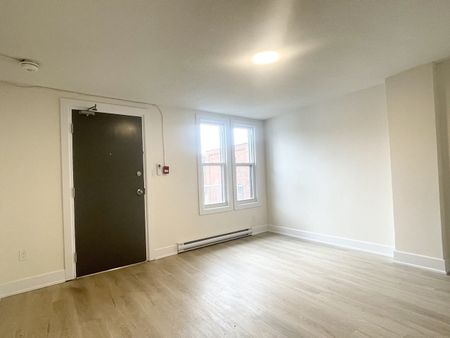 4 Victoria Avenue South apartment — Hamilton, ON (1-Bedroom) - 1 Bedroom - Photo 4