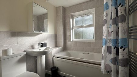 3 bedroom link detached house to rent - Photo 3