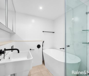 Spacious well presented modern apartment - Photo 6