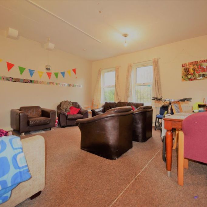 7 bedroom House in Archery Road (7 BED), Leeds - Photo 1