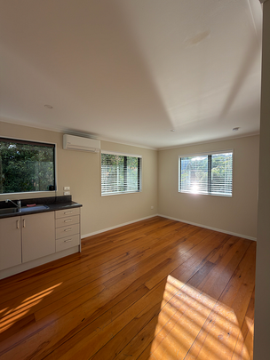 Bright, Comfortable 3 Bedroom Home - Photo 1