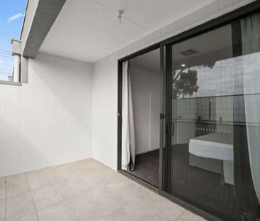 Look No Further ~ 2 Bedroom Townhouse ~ Prime Location! - Photo 2