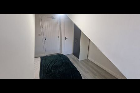 Room in a Shared Flat, Ladypool Road, B12 - Photo 3