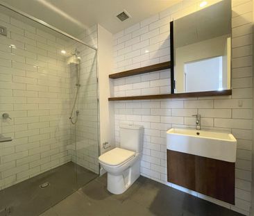 Unfurnished - Perfect location next to the Hawthorn Station - Photo 5