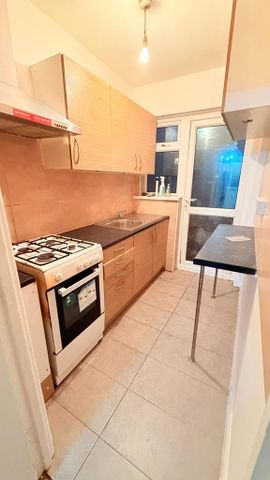 3 bedroom terraced house to rent - Photo 2