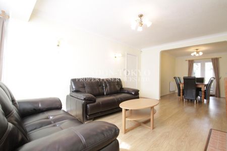 Holden Road, N12, London - Photo 2