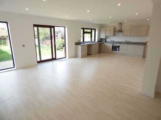 3 bedroom bungalow to rent - Photo 1